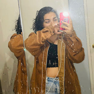 Meet your Posher, Amparo